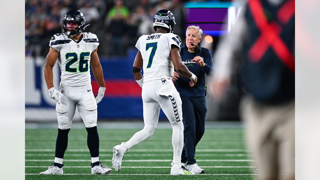 Seahawks Defense Sparkles On The Monday Night Stage