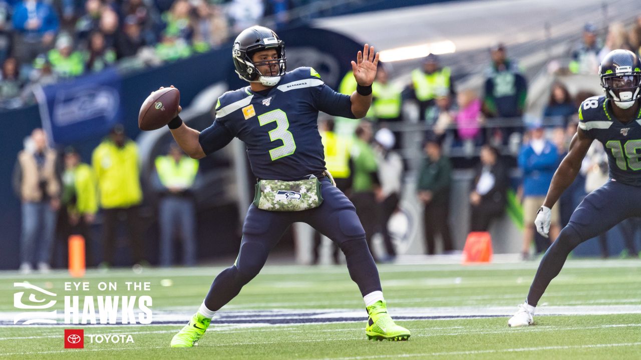 Seattle, United States. 3rd Oct, 2019. Seattle Seahawks running back Chris  Carson (32) catches the winning 5-yard touchdown pass against the Los  Angeles Rams at CenturyLink Field during the fourth quarter in