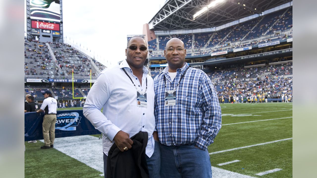 Seahawks Honor Cortez Kennedy With '96' Helmet Decal