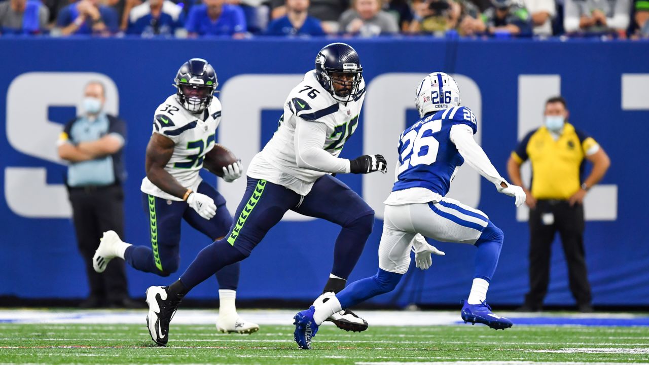 Seahawks new offense solid in opener - The Columbian