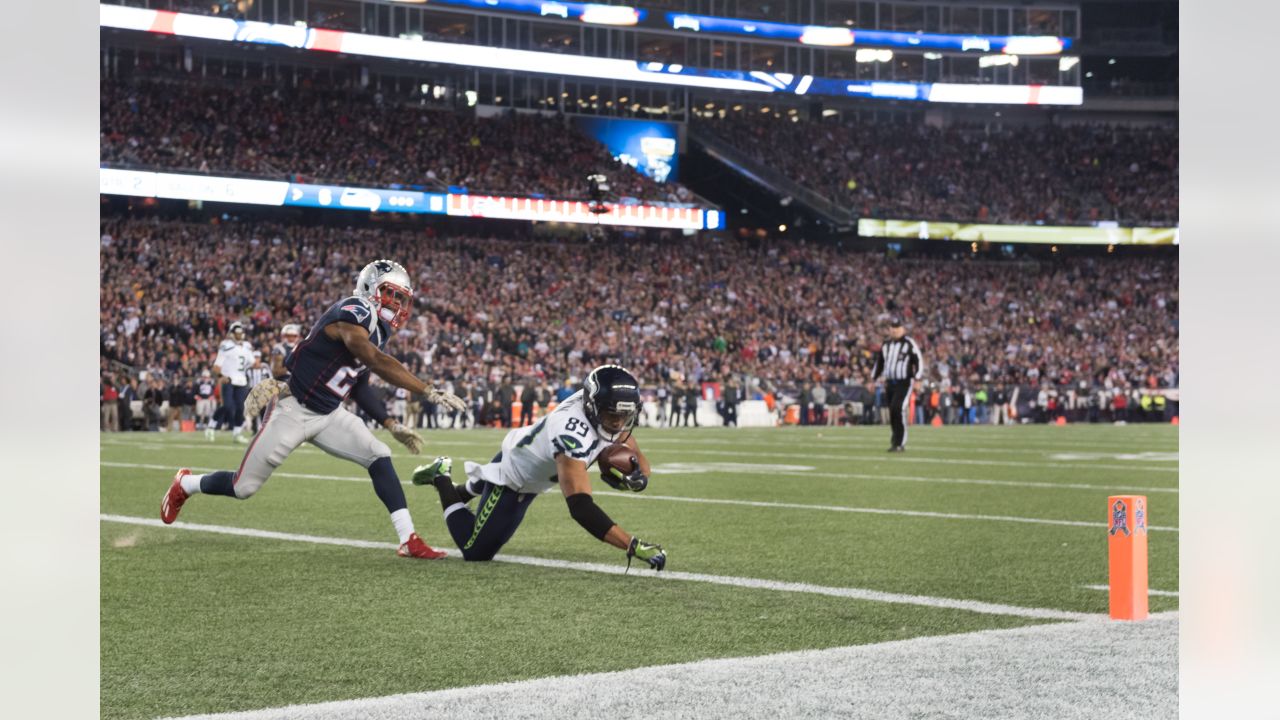 Patriots vs. Seahawks, SNF Week 2, You know we're in for a treat when  these two teams face off. Patriots vs. Seahawks TOMORROW on SNF.