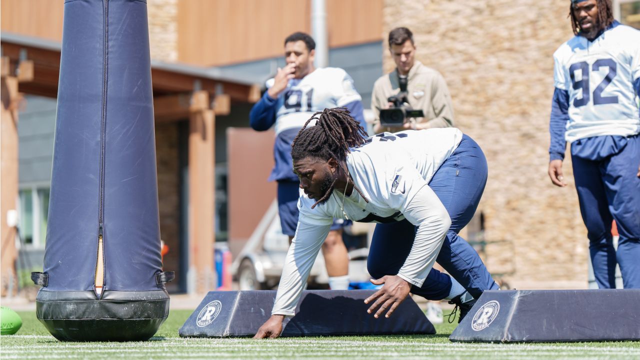 Bobby Wagner's Seattle Seahawks reunion also means the return of wearing  No. 54 - Field Gulls