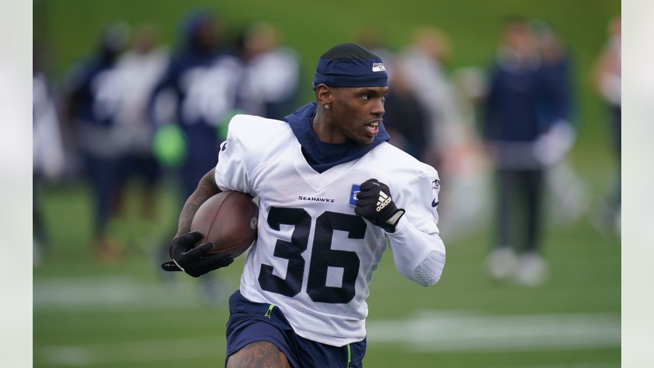 2023 Seahawks Free Agency: Running back Tony Jones Jr signs with Broncos -  Field Gulls