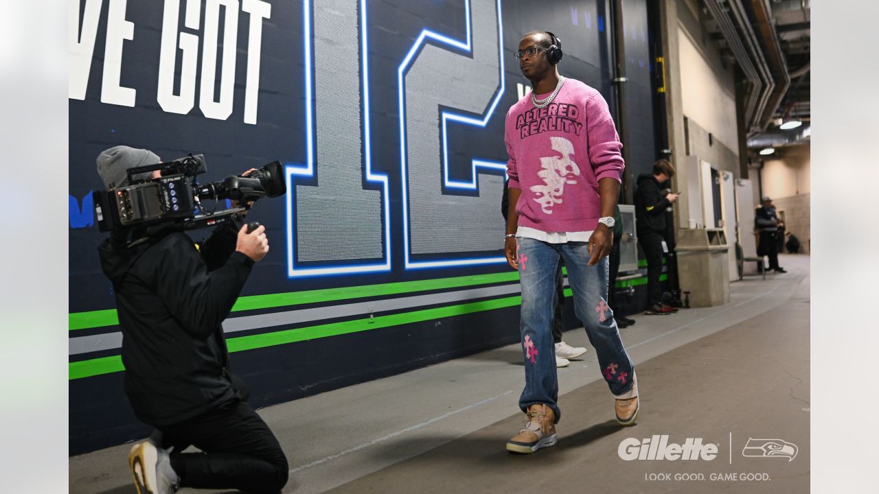 PHOTOS: Seahawks Arrive At Lumen Field For Week 14 vs. Panthers