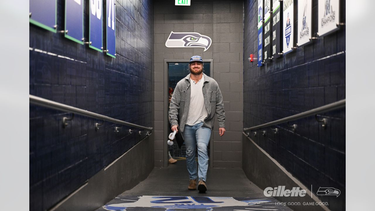 Photos: Giants player arrivals and locker room tour
