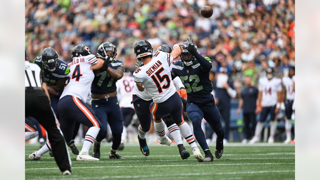 Chicago Bears players gather on the field before an NFL football game  against the Seattle Seahawks in Chicago, Sunday, Dec. 18, 2011. (AP  Photo/Kiichiro Sato Stock Photo - Alamy