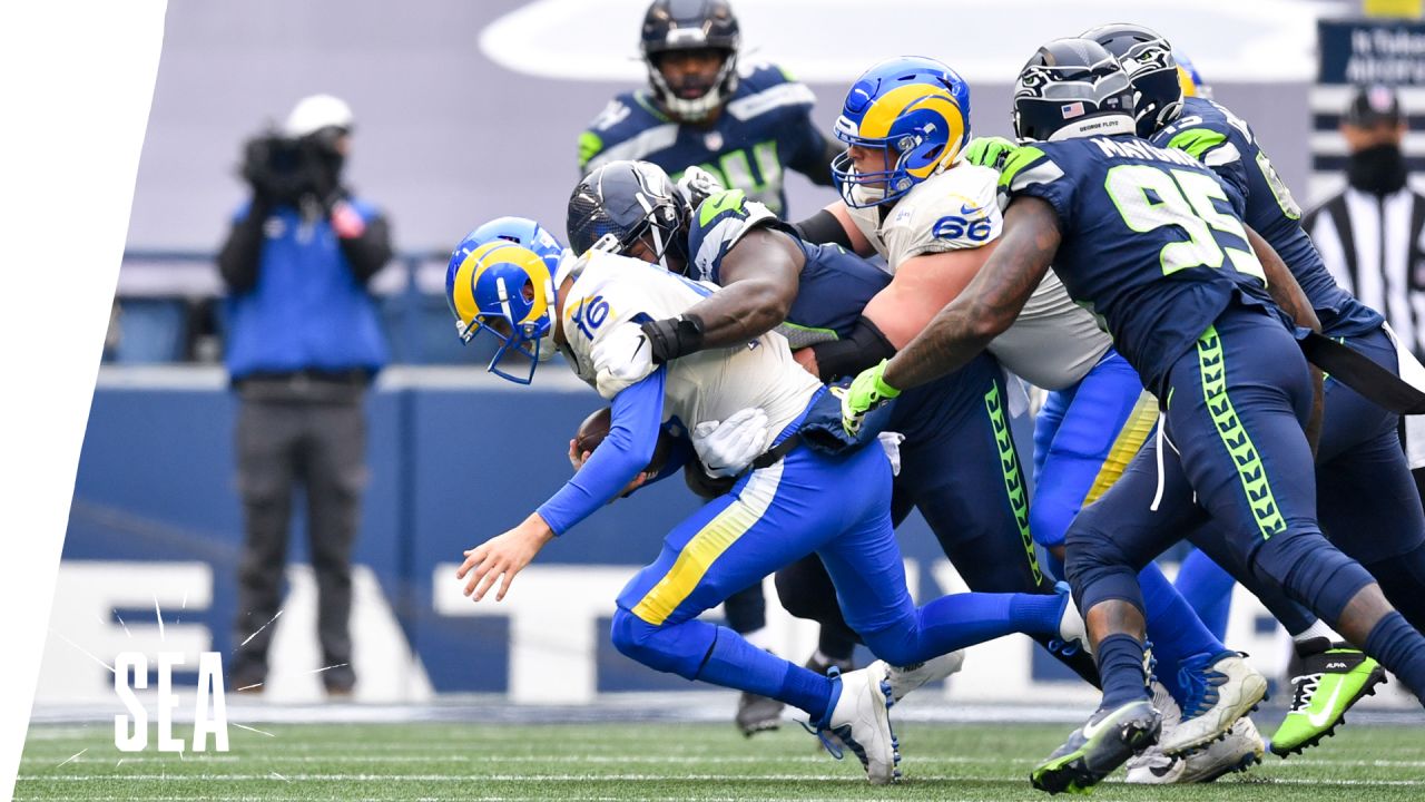 Rams defense clamps down on Seahawks, Wilson in wild card win