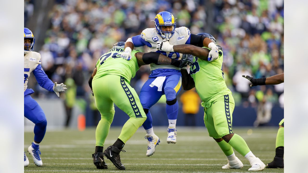 Stafford, Rams beat Seahawks 26-17; Wilson injures finger – Queen