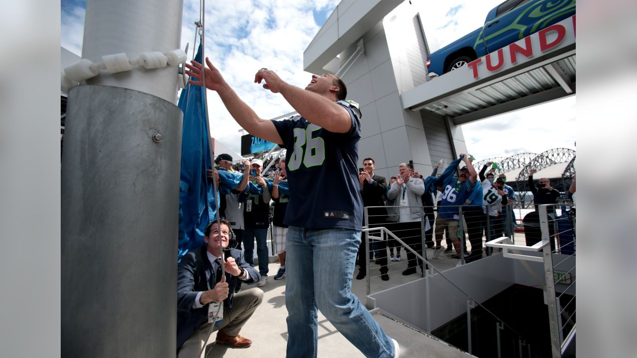 2019 Week 1: 12 Flag Raiser - Zach Miller