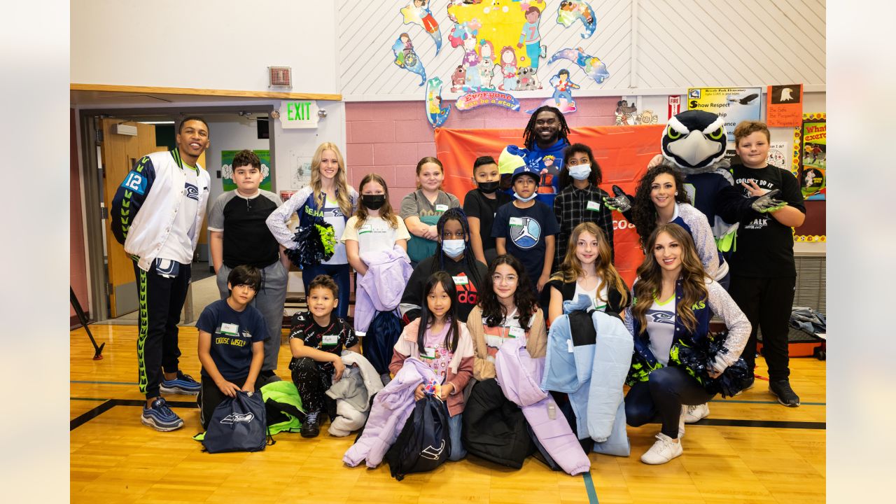 PHOTOS: Seahawks And  Team Up For Operation Warm