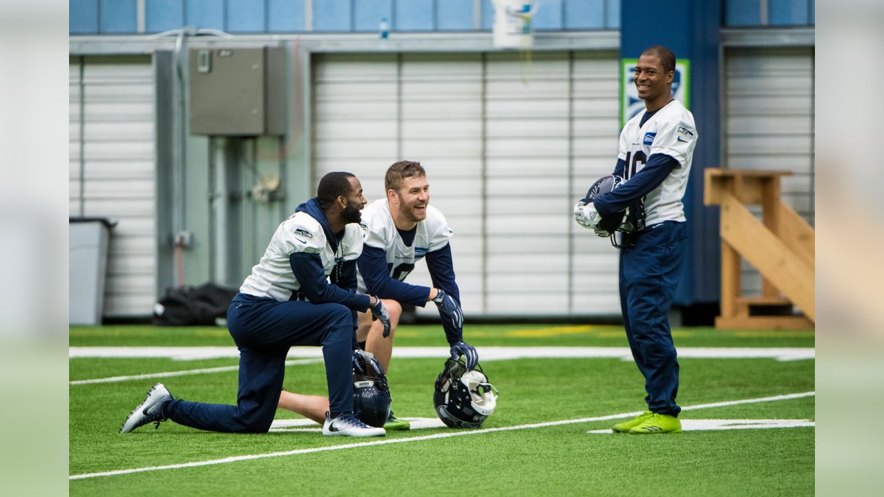 Who Wears Short Shorts? Apparently The Seahawks Wear Short Shorts