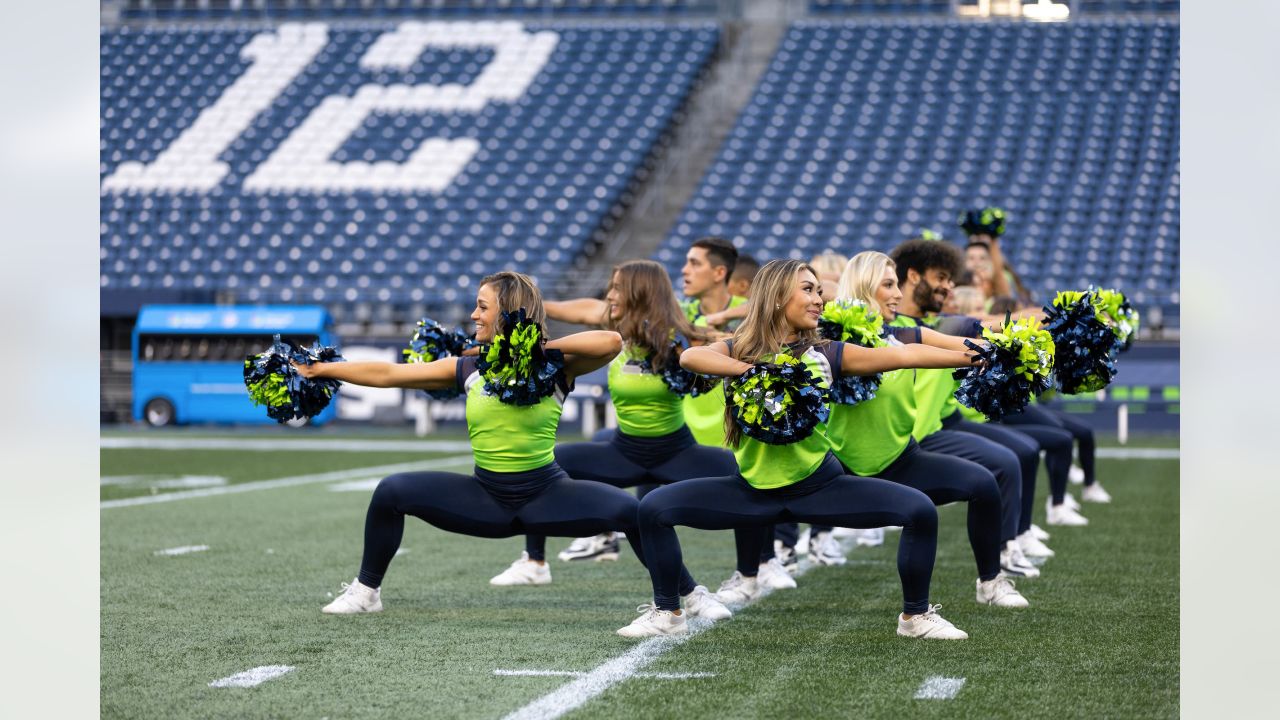 Seattle Seahawks Dancers Photos from Week 1 – Ultimate Cheerleaders