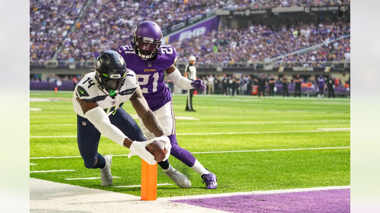 No winners to praise from the Seahawks' 30-17 loss to the Vikings - Field  Gulls