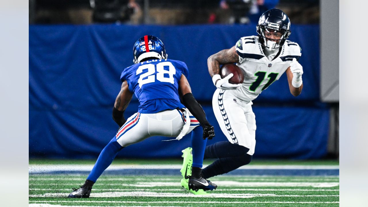 Seahawks Smother Giants, Record 11 Sacks in MNF Blowout