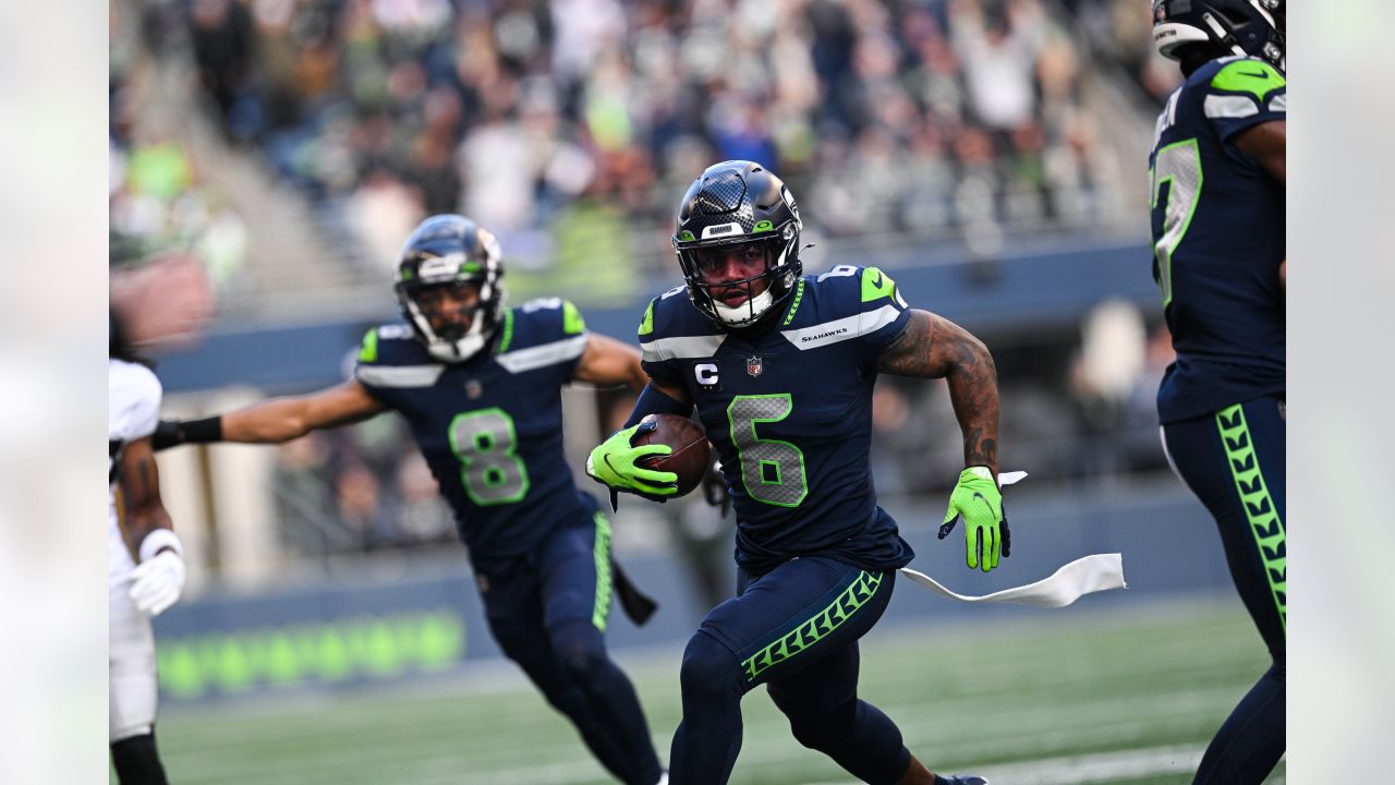 Schefter] Seahawks' Pro-Bowl CB Tariq Woolen, a 2022 fifth-round pick who  tied for the league lead in interceptions during his rookie year, underwent  arthroscopic knee surgery today that is expected to sideline