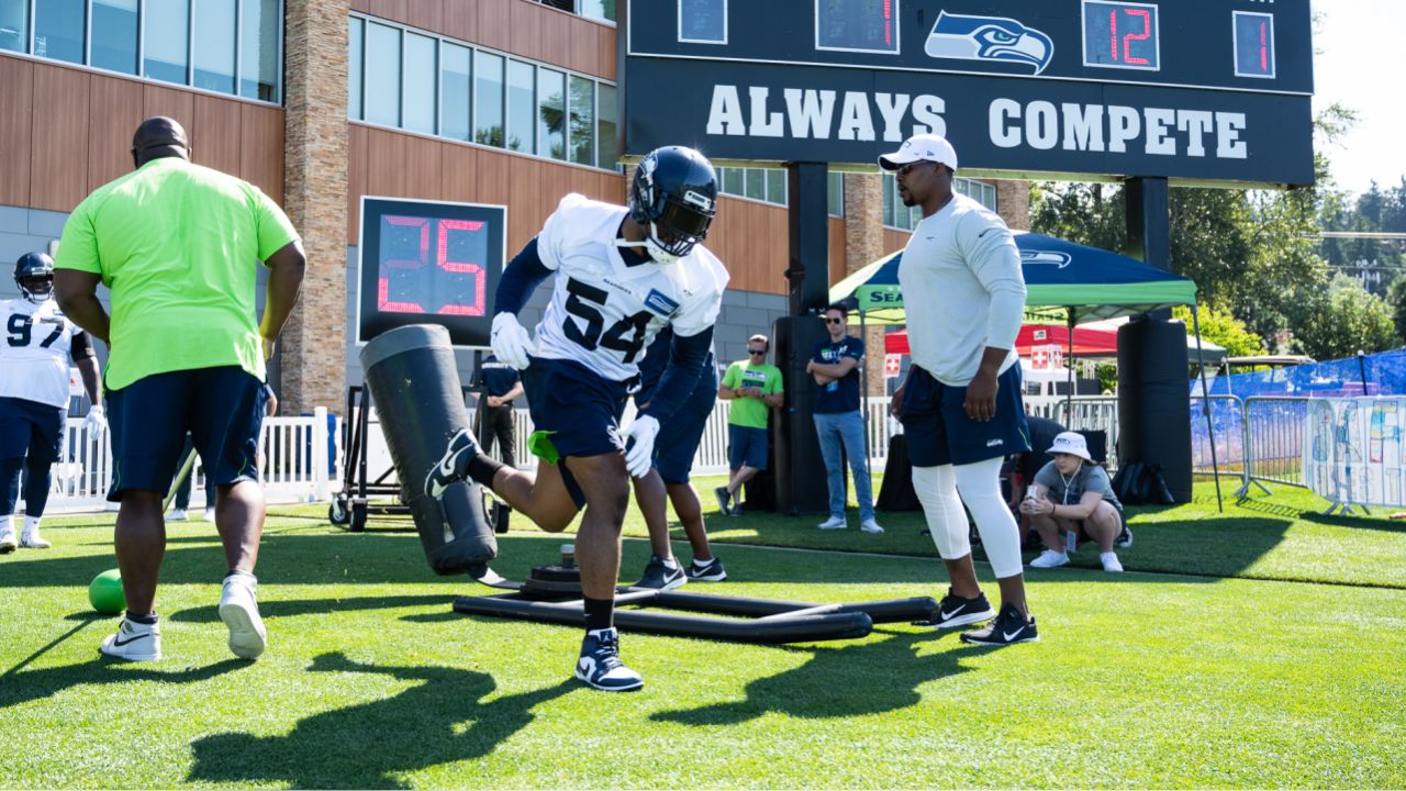 Seahawks finalize contract extension with LB Bobby Wagner