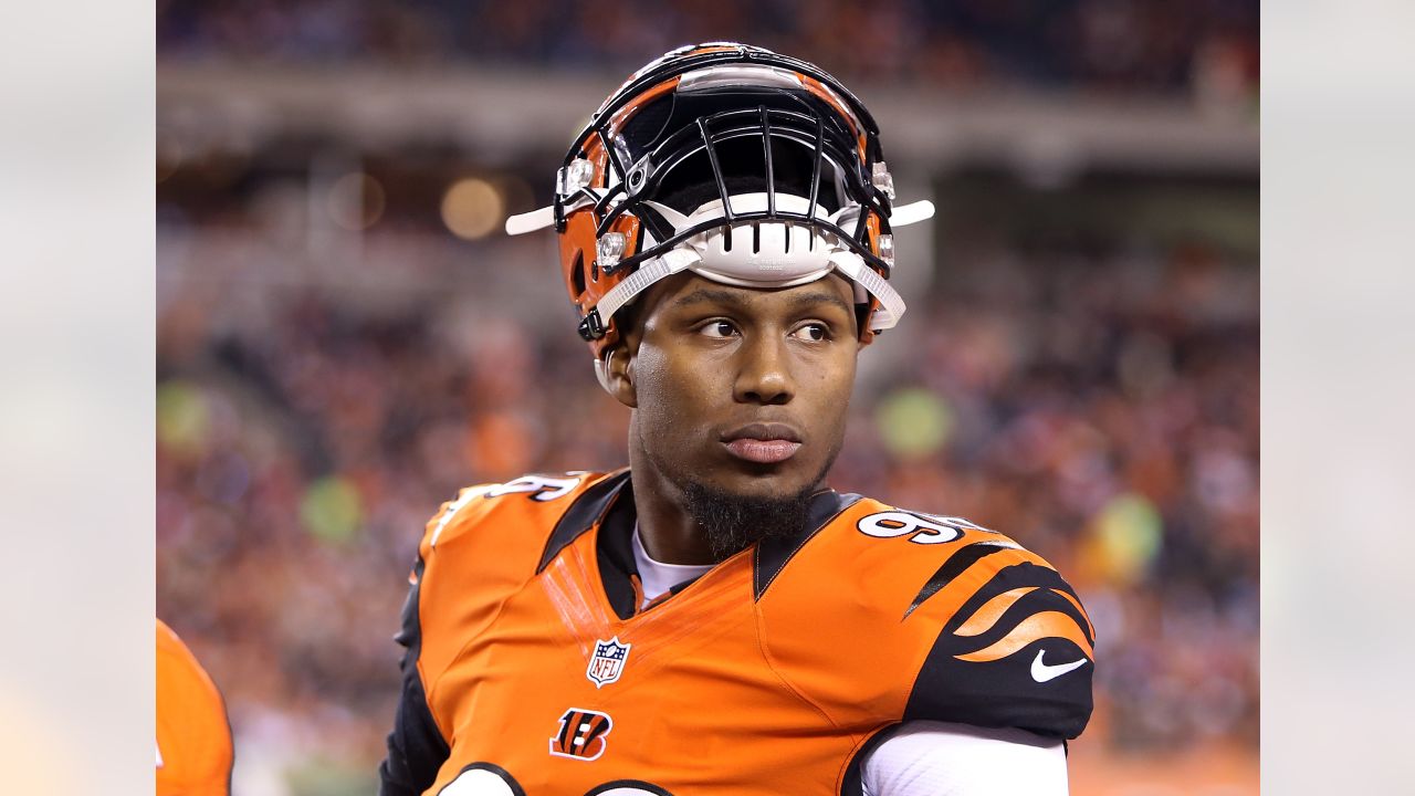 Carlos Dunlap among three Seahawks defenders who will switch to  single-digit numbers 