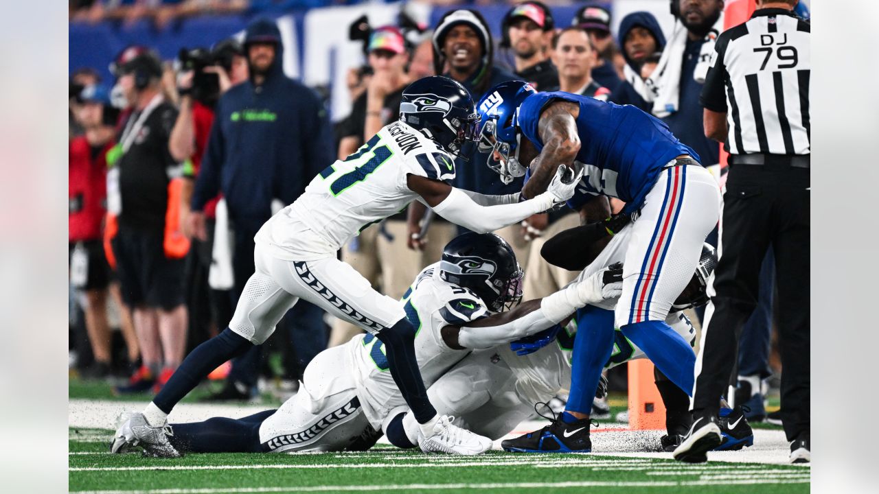 Seahawks embarrass Giants on MNF, sack Daniel Jones 11 times