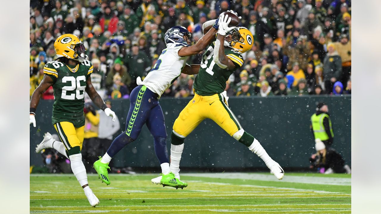 Packers outlast the Seahawks in cold defensive battle 17-0 in