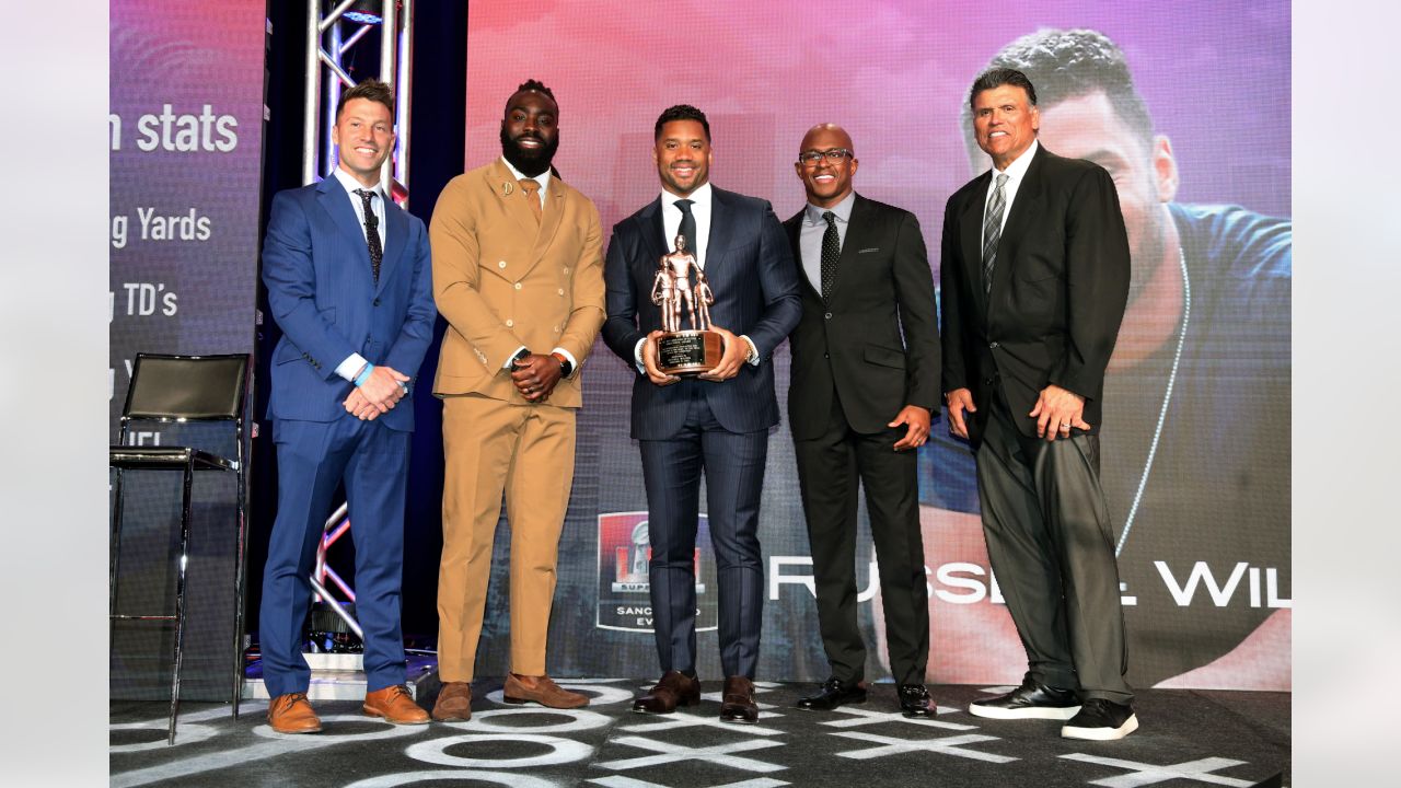 PHOTOS: Russell Wilson Receives Bart Starr Award