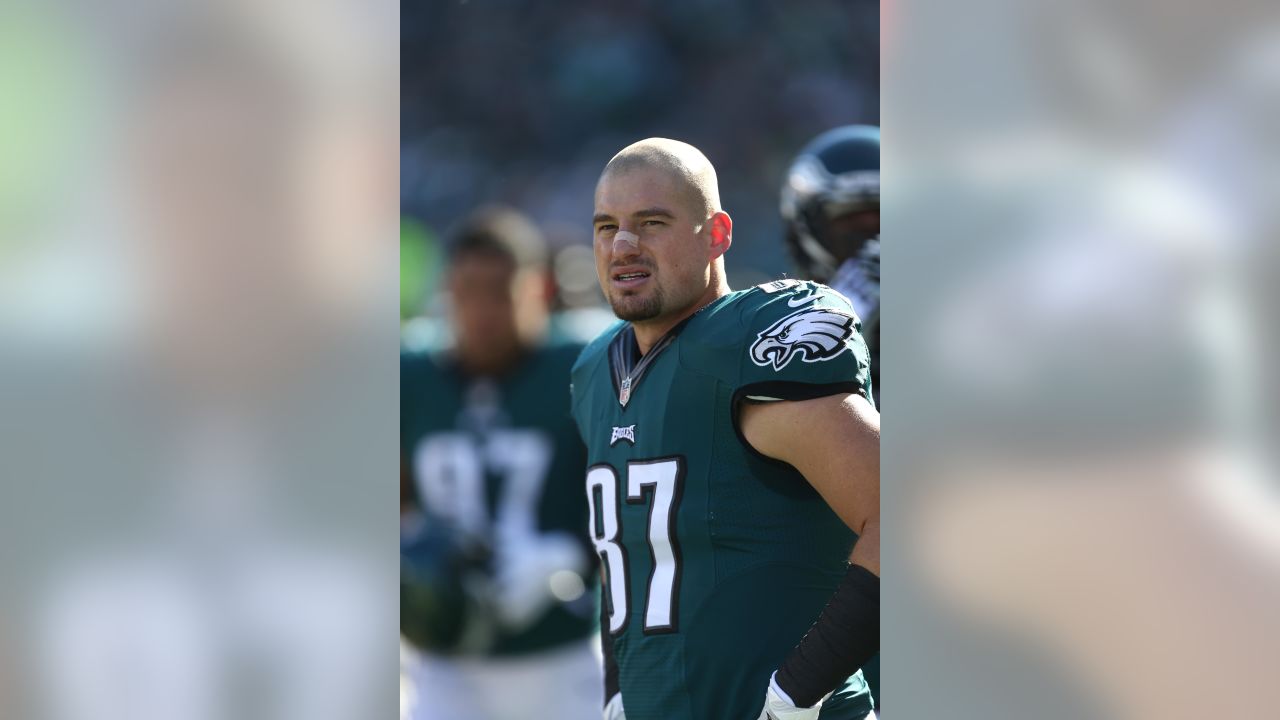 Philadelphia Eagles give tight end Brent Celek 6-year extension