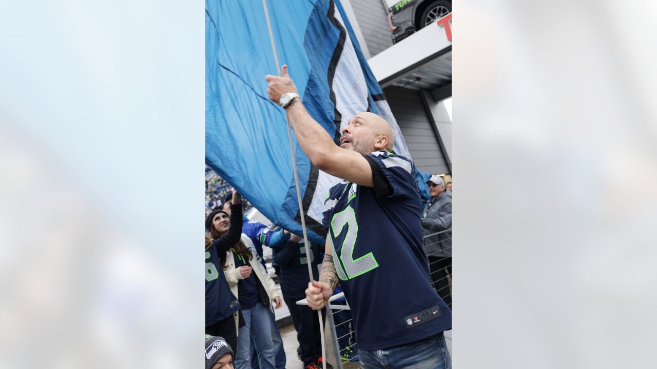 Throwing it back to @jokoy raising the @12s flag last Sunday. Who