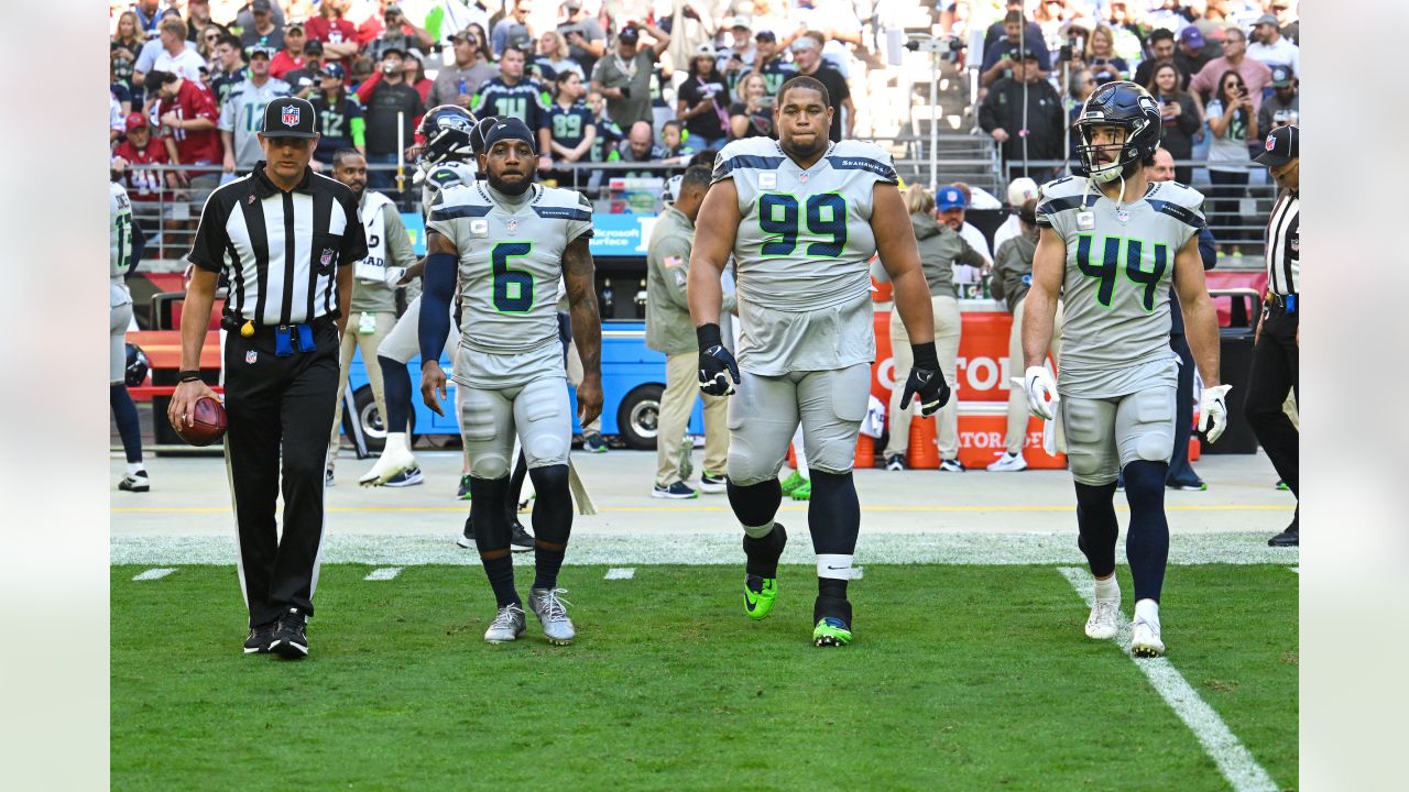 Nick Bellore posts priceless tweet after re-signing with Seahawks