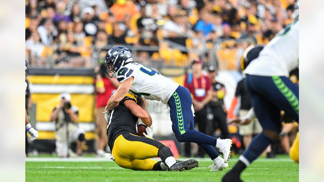 Late Steelers TD sinks Seahawks 32-25 in preseason opener