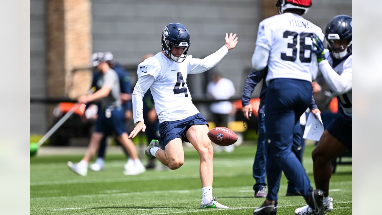 PHOTOS: Seahawks Gear Up For Day 2 Of Minicamp