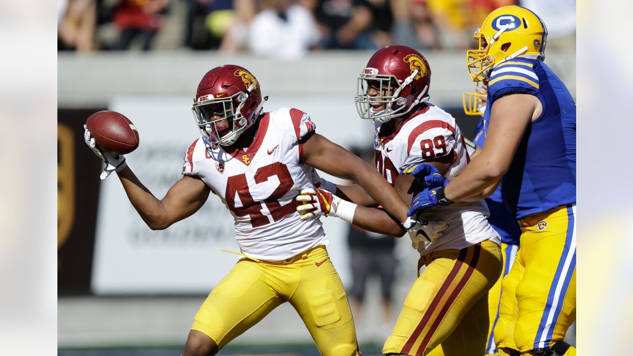 LB Uchenna Nwosu Signs Lucrative Deal With Seattle Seahawks - Sports  Illustrated USC Trojans News, Analysis and More