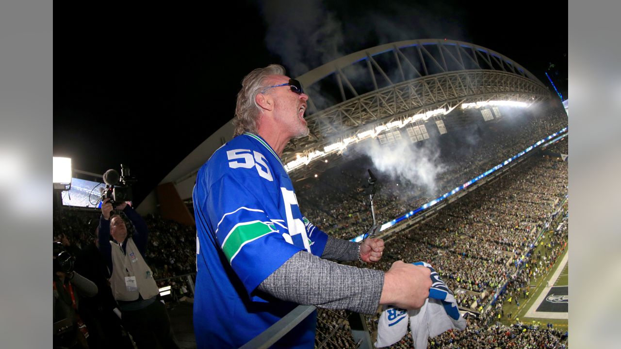 Former Seahawk Brian Bosworth to raise 12 Flag vs. 49ers in Week 17