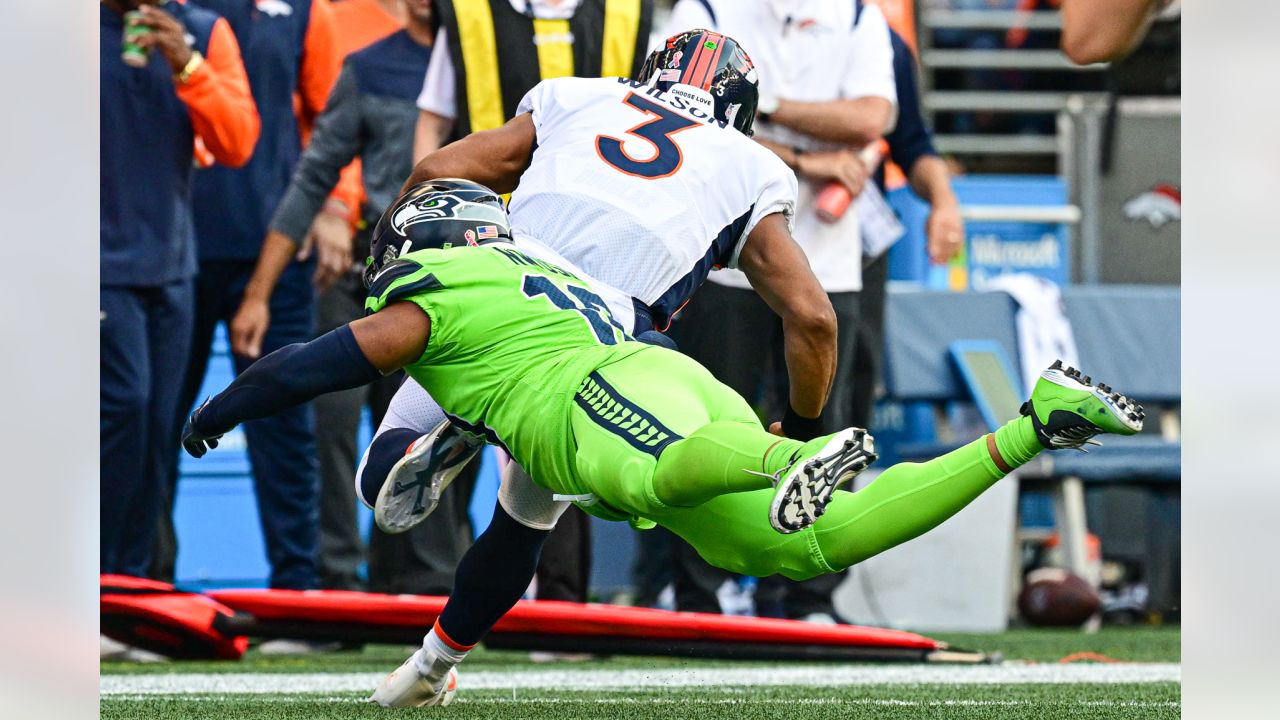 Seattle Seahawks star WR DK Metcalf posts picture of self in a boot - Field  Gulls