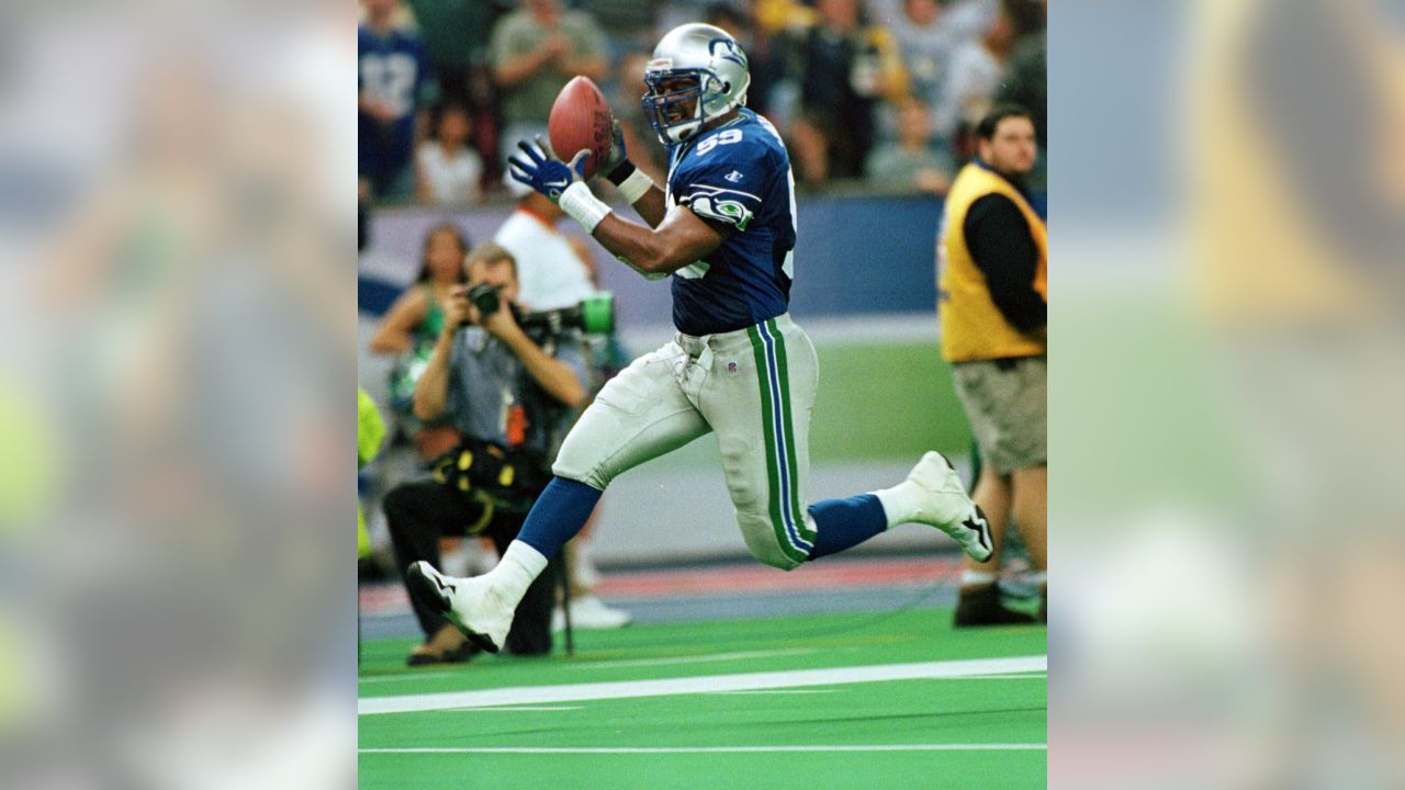 Seattle Seahawks linebacker Nick Bellore (44) in action during an NFL  football game against the New Orleans Saints, Sunday, Oct. 9, 2022, in New  Orleans. (AP Photo/Tyler Kaufman Stock Photo - Alamy