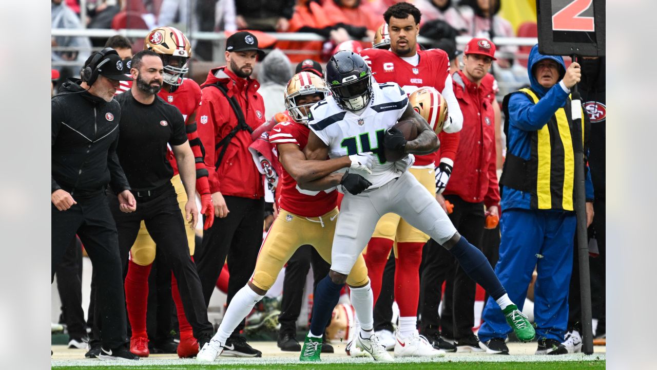 Seahawks DE Darrell Taylor Wheeled Off Field After Neck Injury Sunday Night