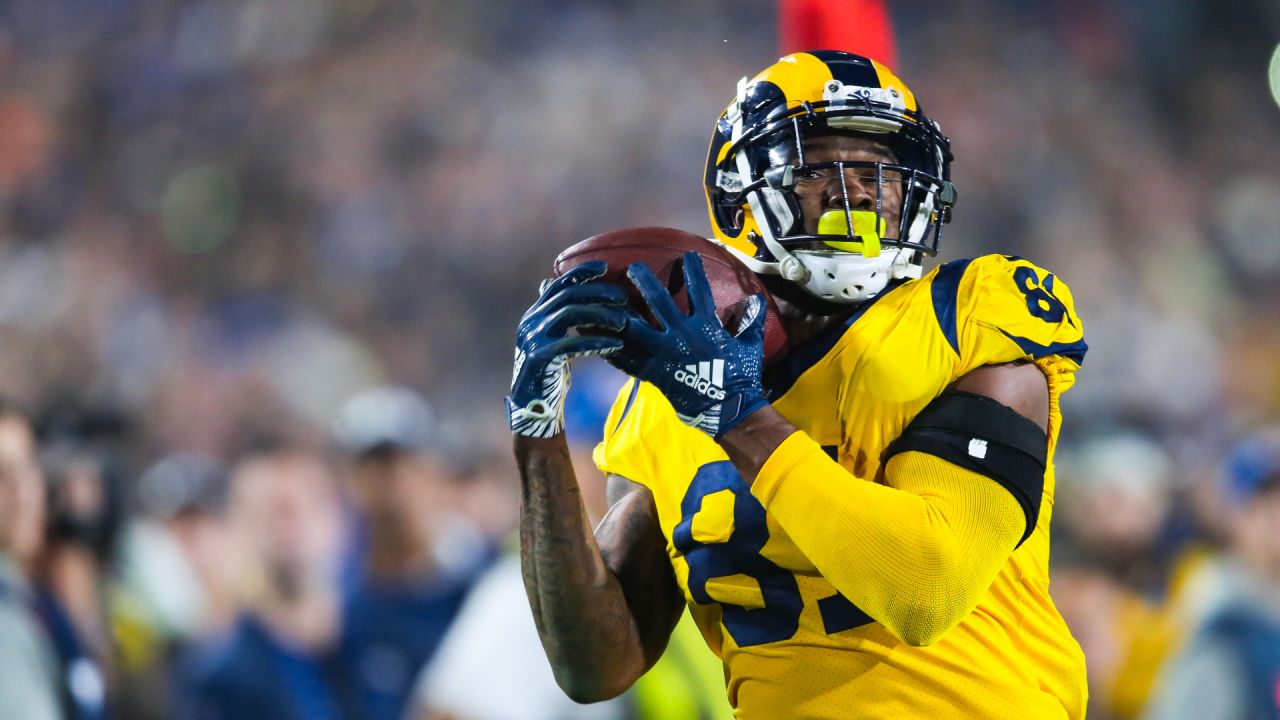 November 29, 2021: Seattle Seahawks tight end Gerald Everett (81)  celebrates the first down reception during the NFL regular season game  between the Seattle Seahawks and the Washington Football Team at FedEx