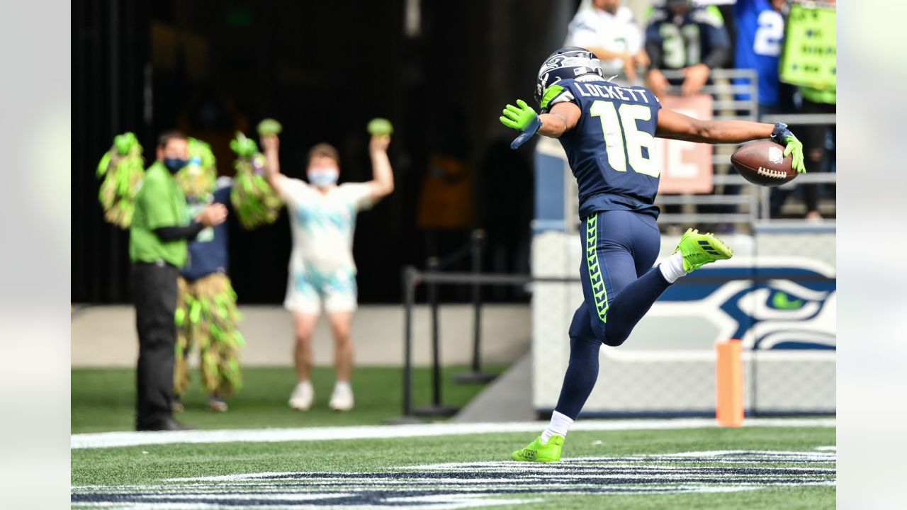 Seahawks WR Tyler Lockett wins Seattle Male Sports Star of the Year