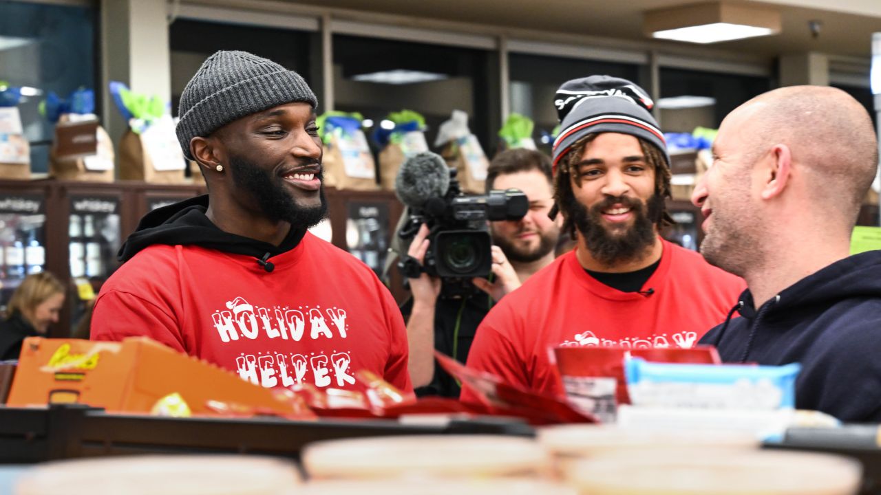 Seattle Seahawks pay for shoppers' groceries at Kent Safeway