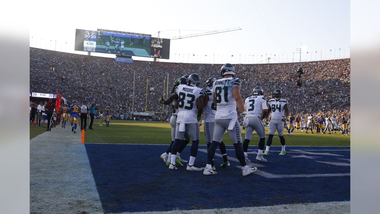 Seahawks Guard Jordan Simmons Makes Emotional First NFL Start In Return To  Los Angeles