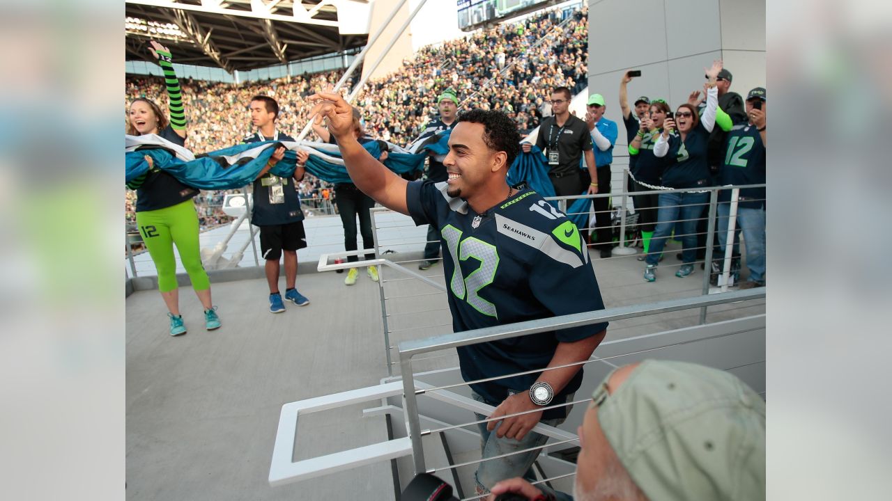 Nelson Cruz Raises 12th Man Flag at Seahawks Game, by Mariners PR