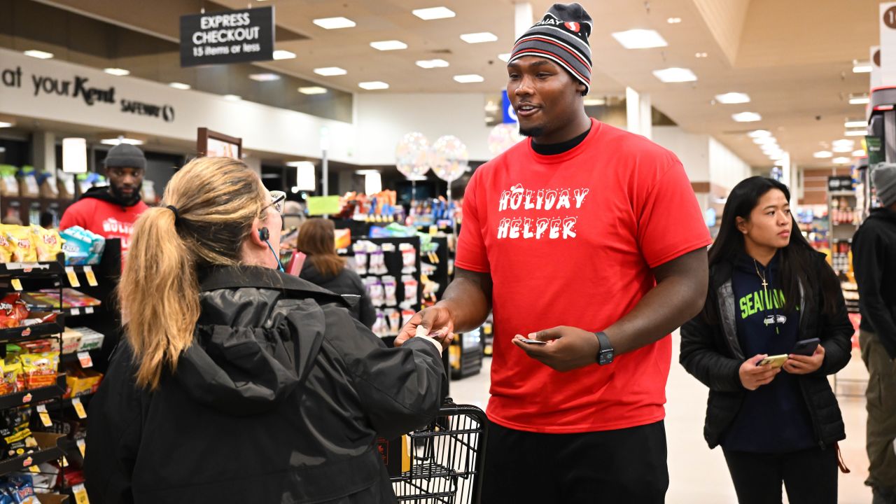 Seattle Seahawks pay for shoppers' groceries at Kent Safeway