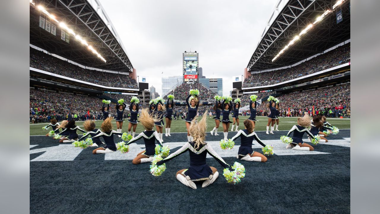 Seahawks reveal color rush uniforms, can confirm they are green - Field  Gulls