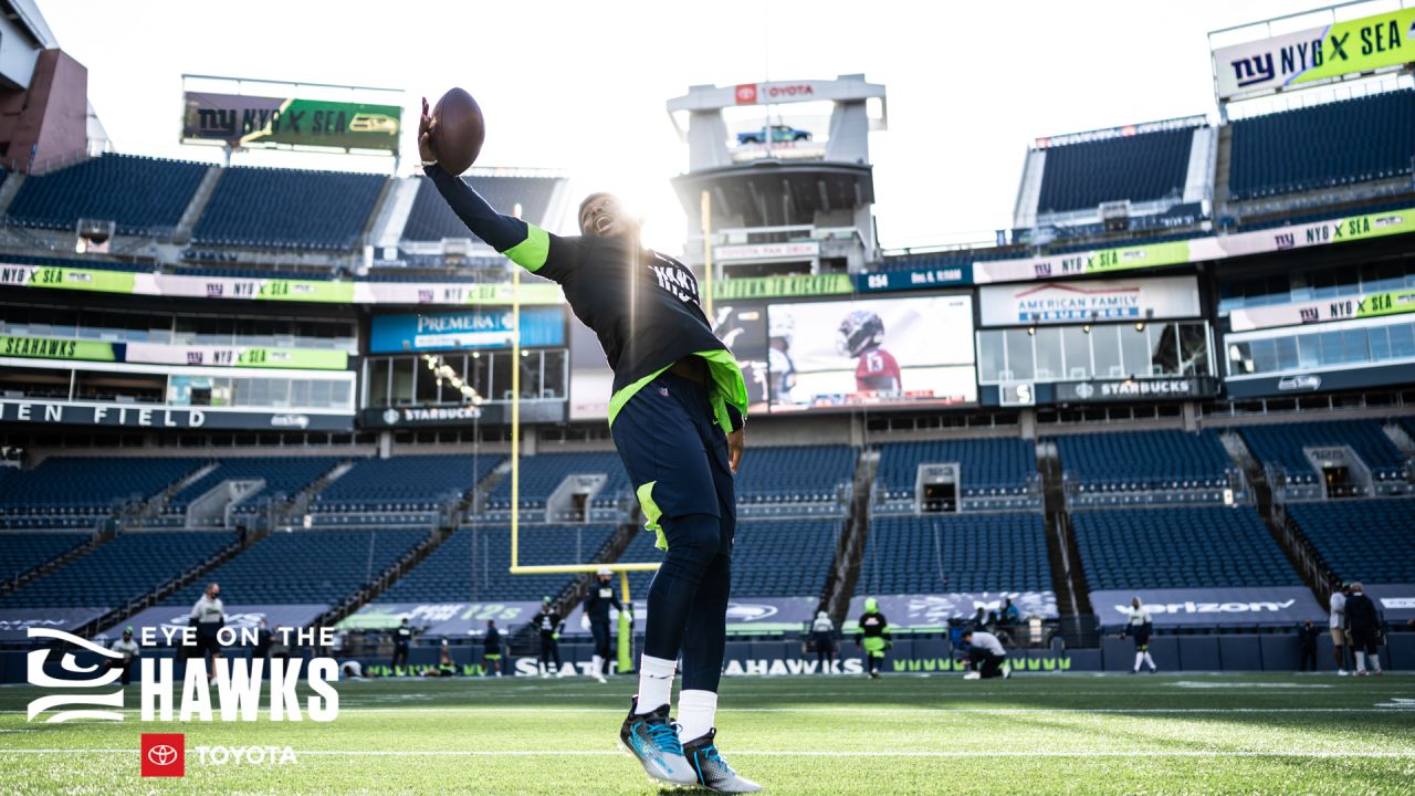 DK Metcalf of the Seattle Seahawks stretches during pregame warmups News  Photo - Getty Images