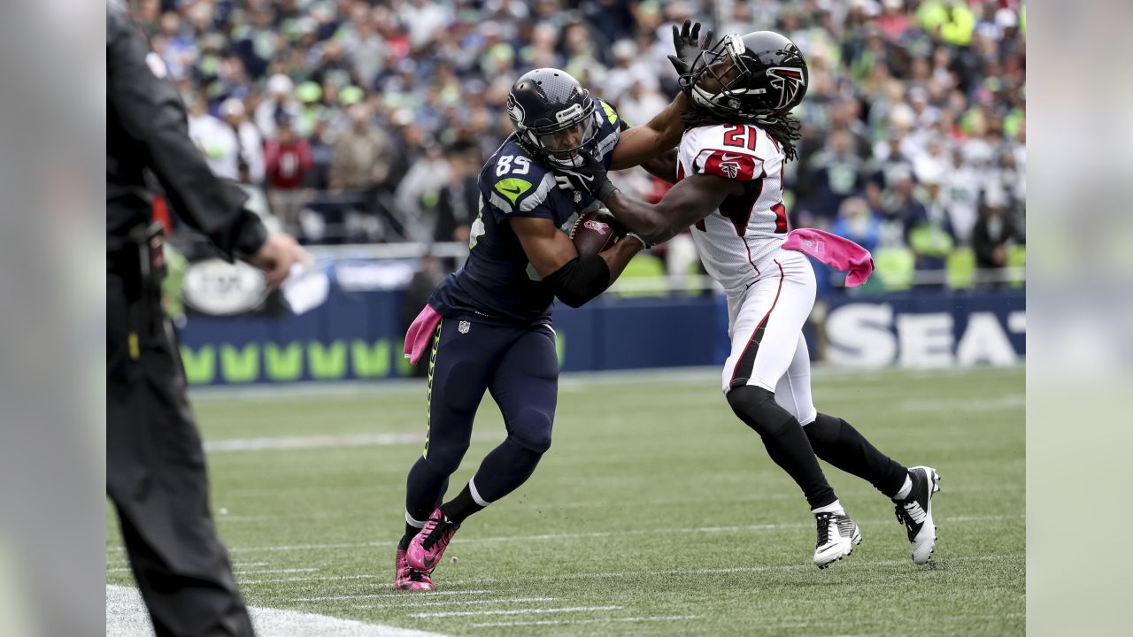 Falcons' Neal keeps Chancellor's Seahawks jersey in locker