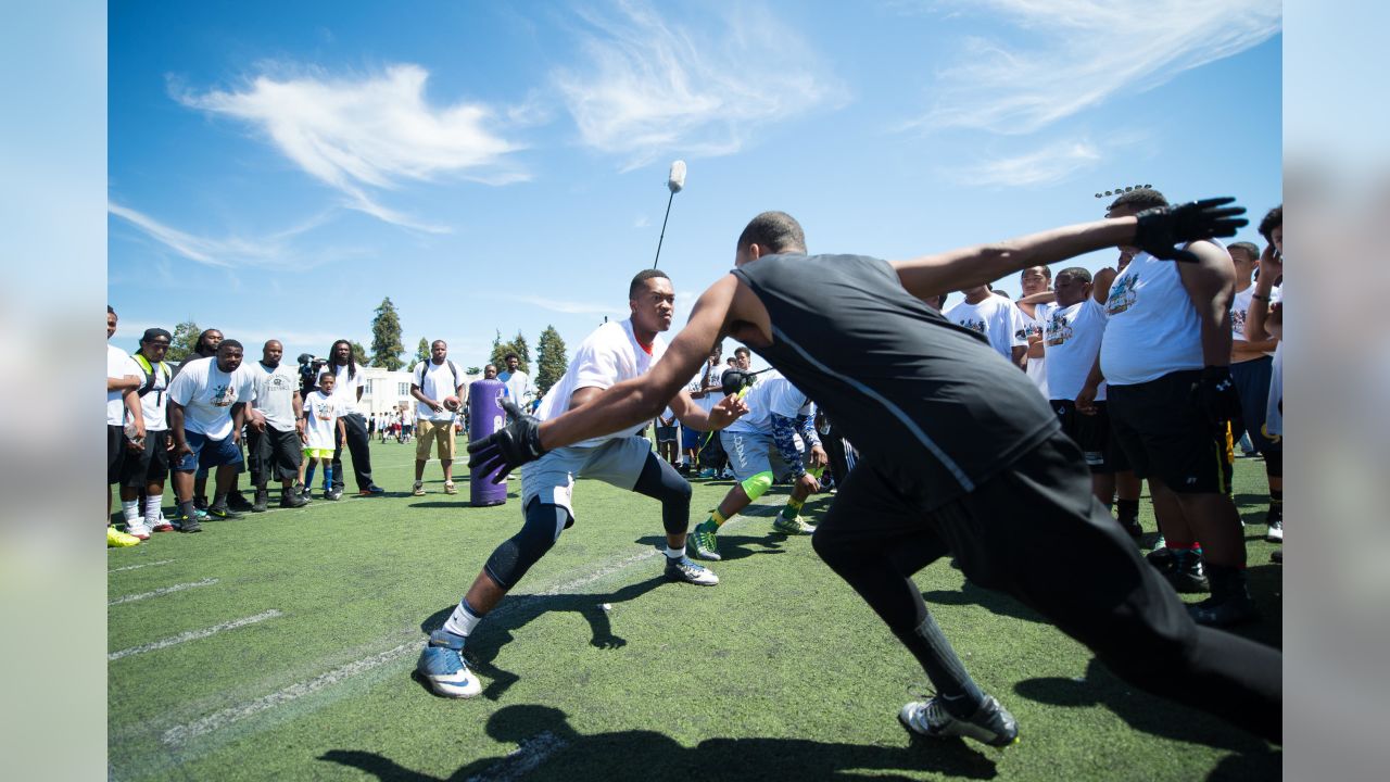 Marshawn Lynch helping female tackle football camp in Finland – East Bay  Times