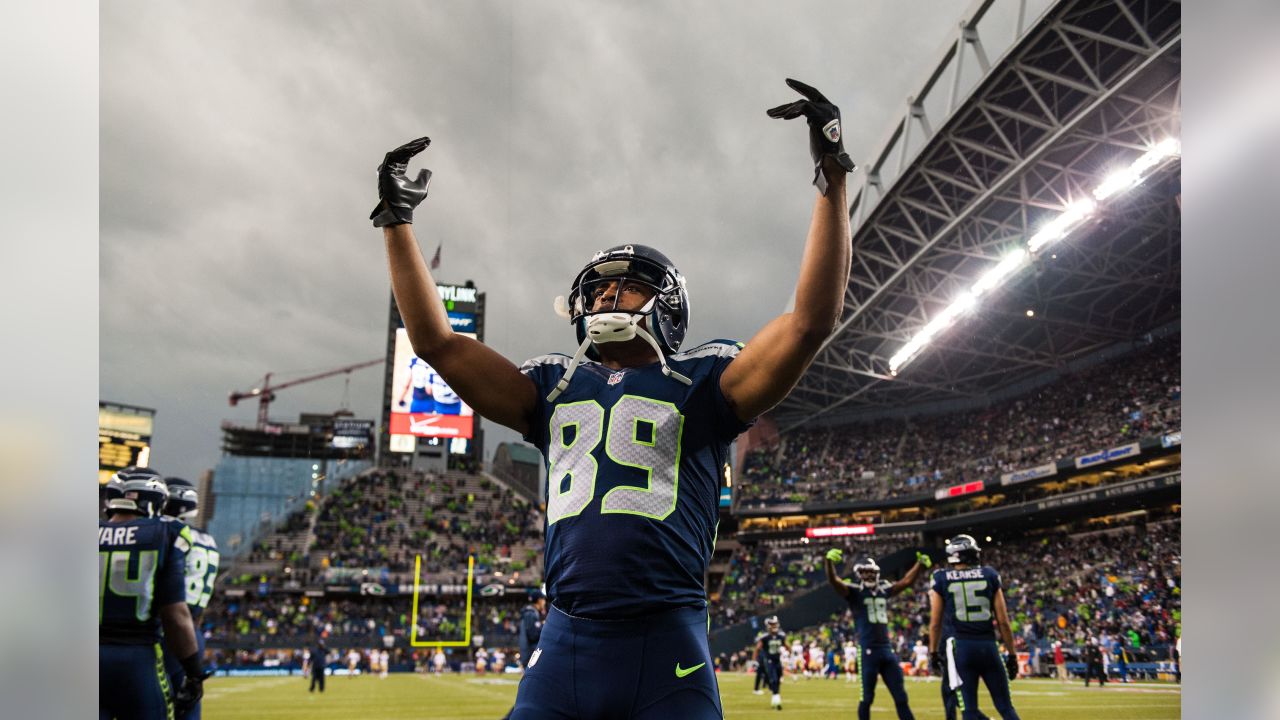 Doug Baldwin's amazing one arm catch in playoff game against the Vikings!  What a season for Doug! January 2016