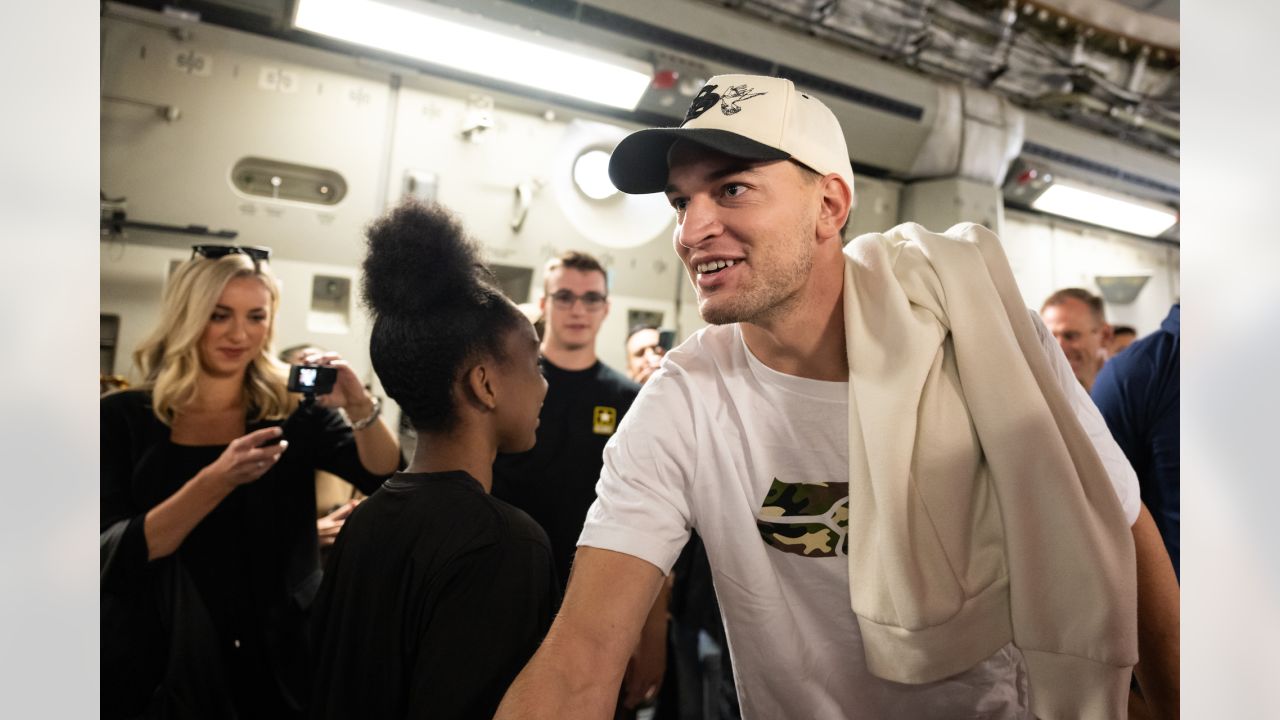 Seahawks, Falcons players visit JBLM, Article