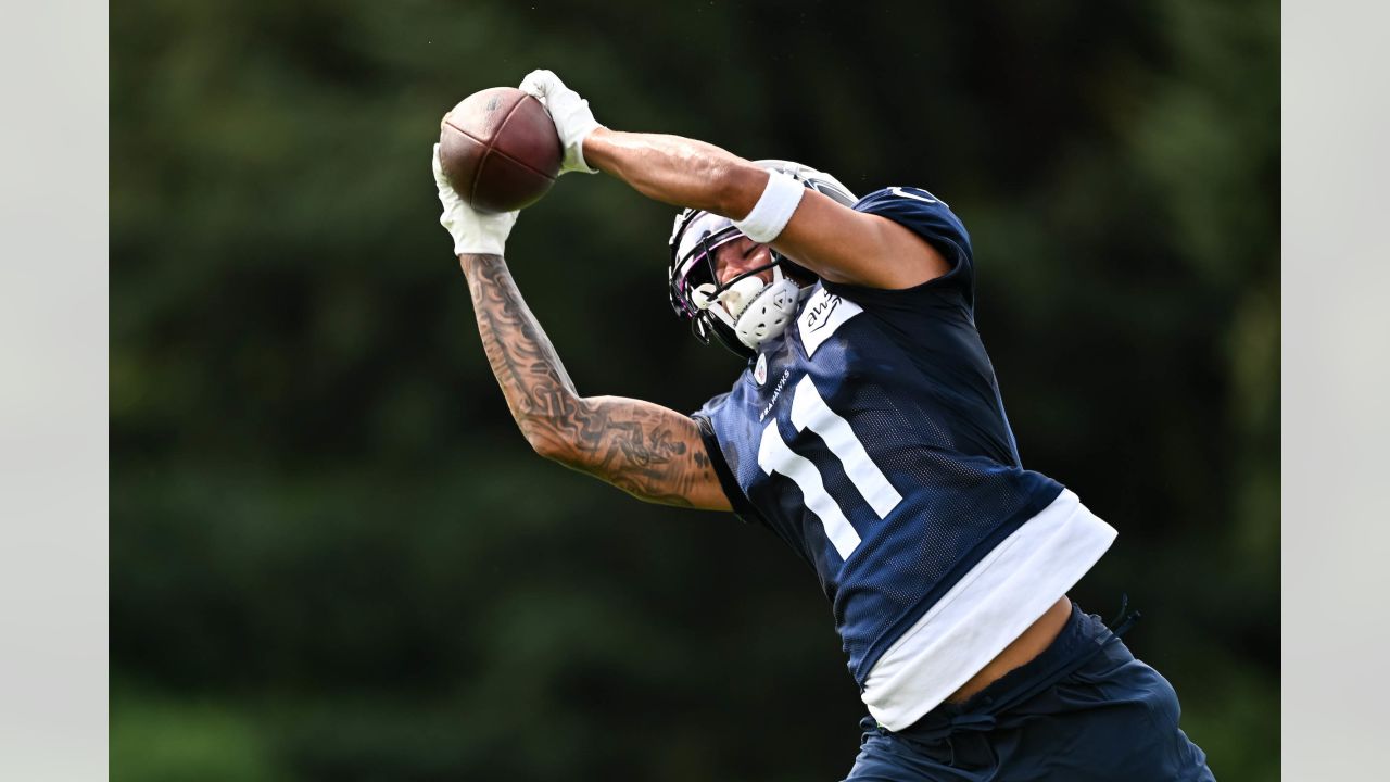 Seattle Seahawks safety Ty Okada (39) gets set during an NFL pre-season  football game against the Minnesota Vikings, Thursday, Aug. 10, 2023 in  Seattle. (AP Photo/Ben VanHouten Stock Photo - Alamy