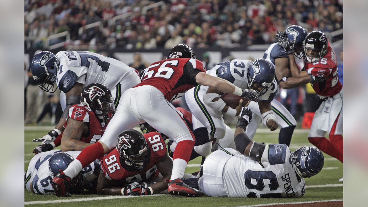 Falcons' Neal keeps Chancellor's Seahawks jersey in locker