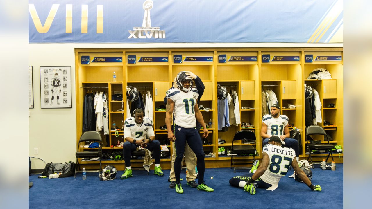 Seahawks] Breaking tradition with uni's. Wearing white jersey / navy pants  at home to honor SB 48 championship. : r/Seahawks