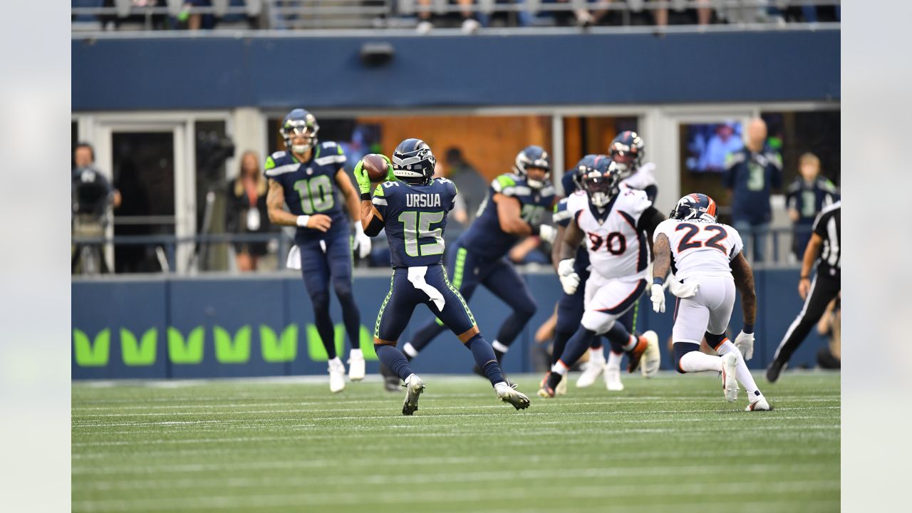 Denver Broncos running back Javonte Williams (33) during an NFL football  game against the Seattle Seahawks, Monday, Sept. 12, 2022, in Seattle, WA.  The Seahawks defeated the Bears 17-16. (AP Photo/Ben VanHouten